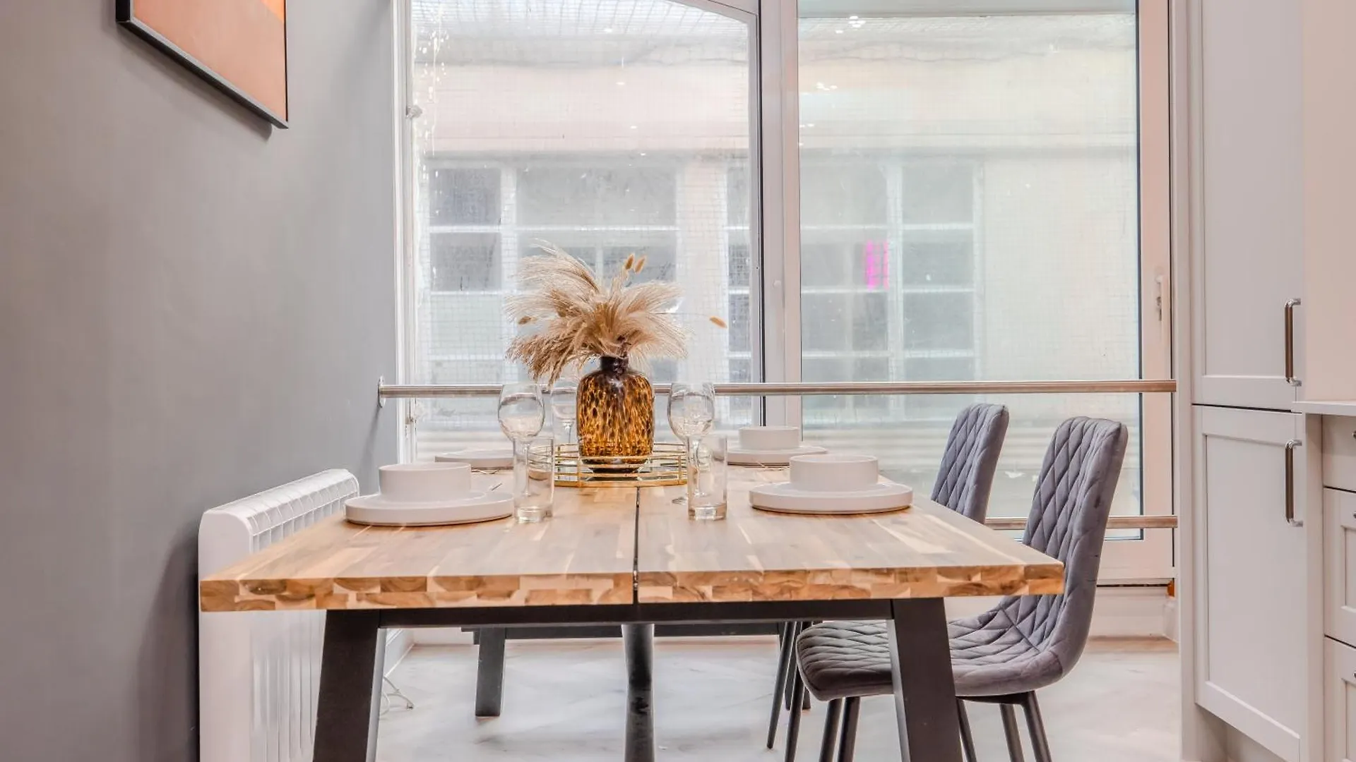 Perfect Holiday Home I 3 Bedroom I 2 Bathroom I Sleep 10 Guests 브라이턴 0*,  영국