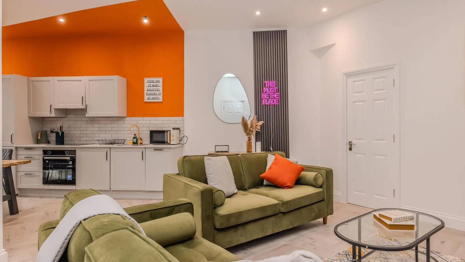 Perfect Holiday Home I 3 Bedroom I 2 Bathroom I Sleep 10 Guests 브라이턴