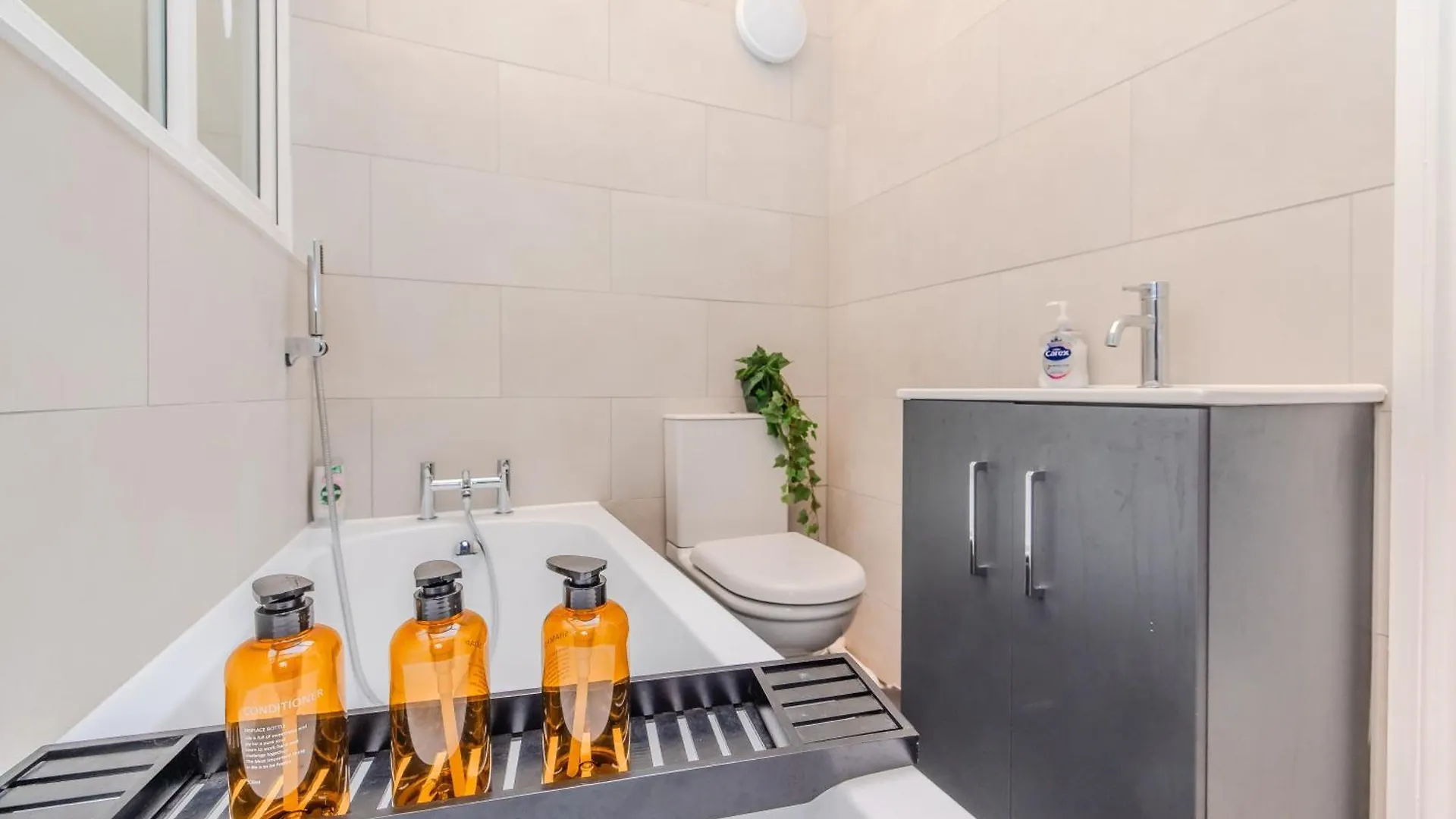 Perfect Holiday Home I 3 Bedroom I 2 Bathroom I Sleep 10 Guests 브라이턴